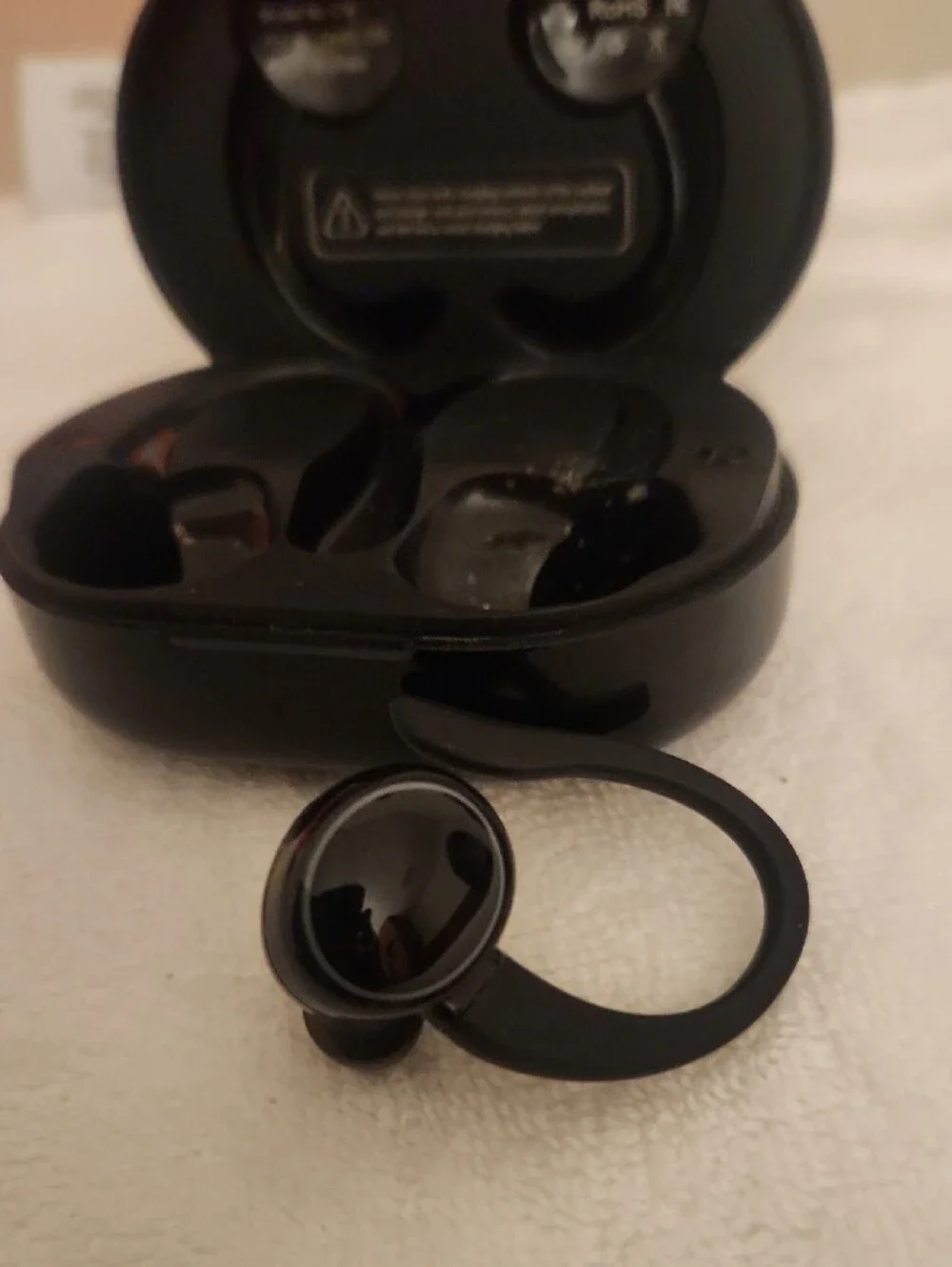 One Side Black True Wireless Bluetooth Earbuds with Charging Case